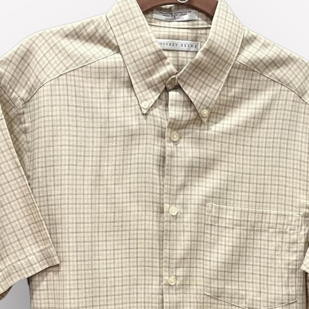 🍻🛒🍿🐠Geoffrey Beane button down short sleeve tan plaid button collar small BUDGET